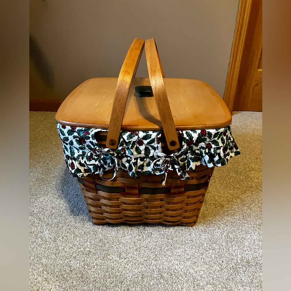 1995 Longaberger Evergreen Basket With Lid, Holly Liner